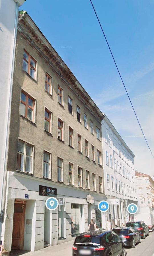 Cozy Market-Square Retreat Located In The Heart Of The 10Th District Vienna Luaran gambar